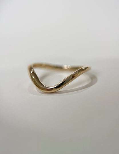 Plain curved Wedding Band