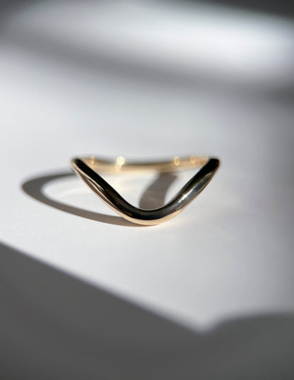 Plain curved Wedding Band