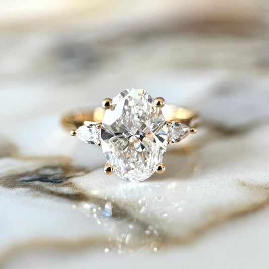 1.50–3.50 CT oval cut CVD lab grown diamond three stone engagement ring, E color, VS1 clarity, in polished white gold prong setting