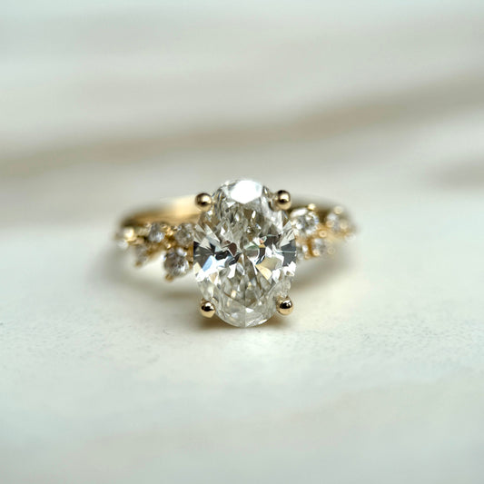 1.0–3.0 CT oval cut CVD lab grown diamond cluster engagement ring, E color, VS1 clarity, in classic white gold setting
