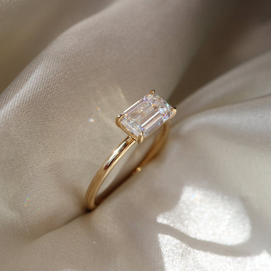 Solitaire Ring with 1.0 CT Emerald Moissanite