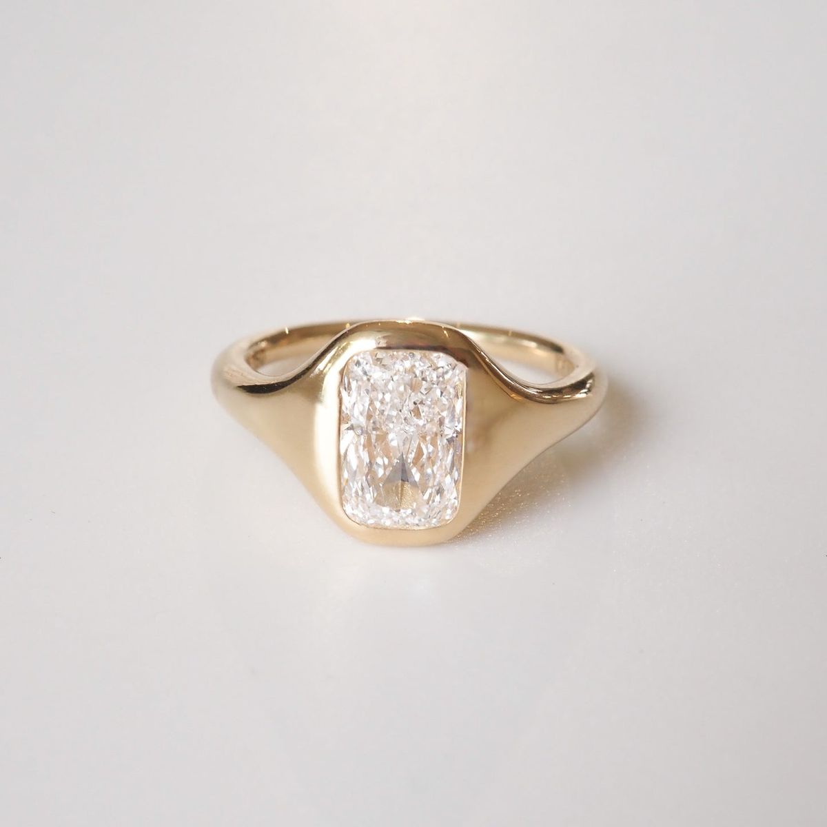 Cushion_Signet_2.03ct-3
