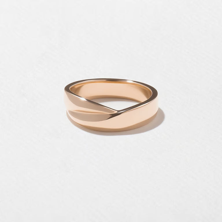 Briar- Crossover Men's Wedding Band