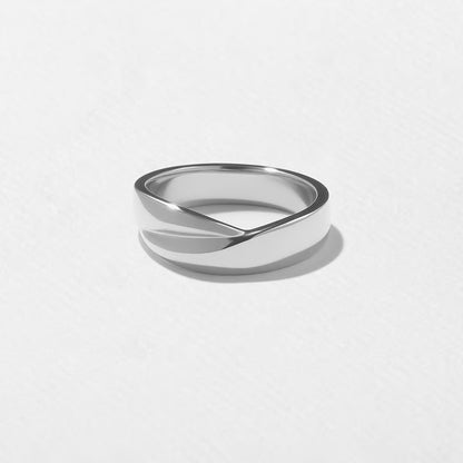 Briar- Crossover Men's Wedding Band