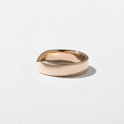 Magnolia- Curved Bold Wedding Band
