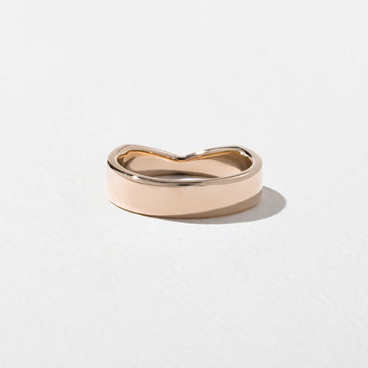 Magnolia- Curved Bold Wedding Band