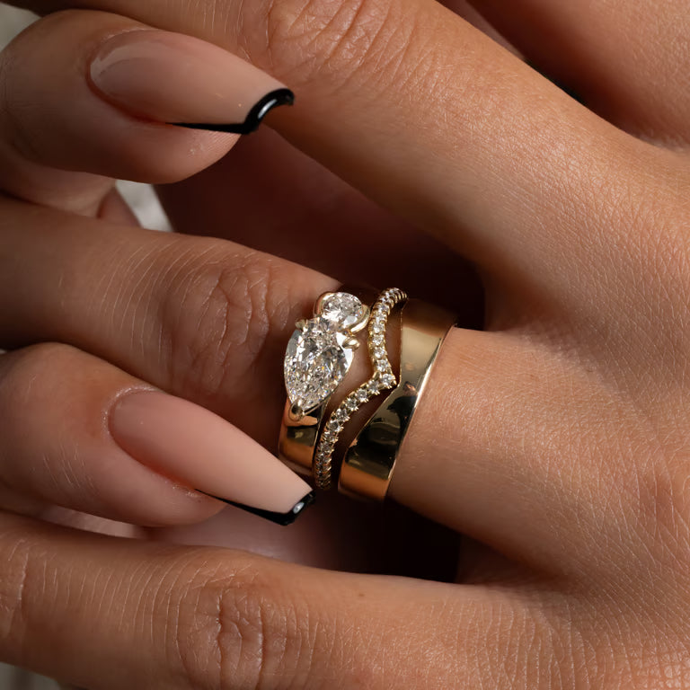 Magnolia- Curved Bold Wedding Band