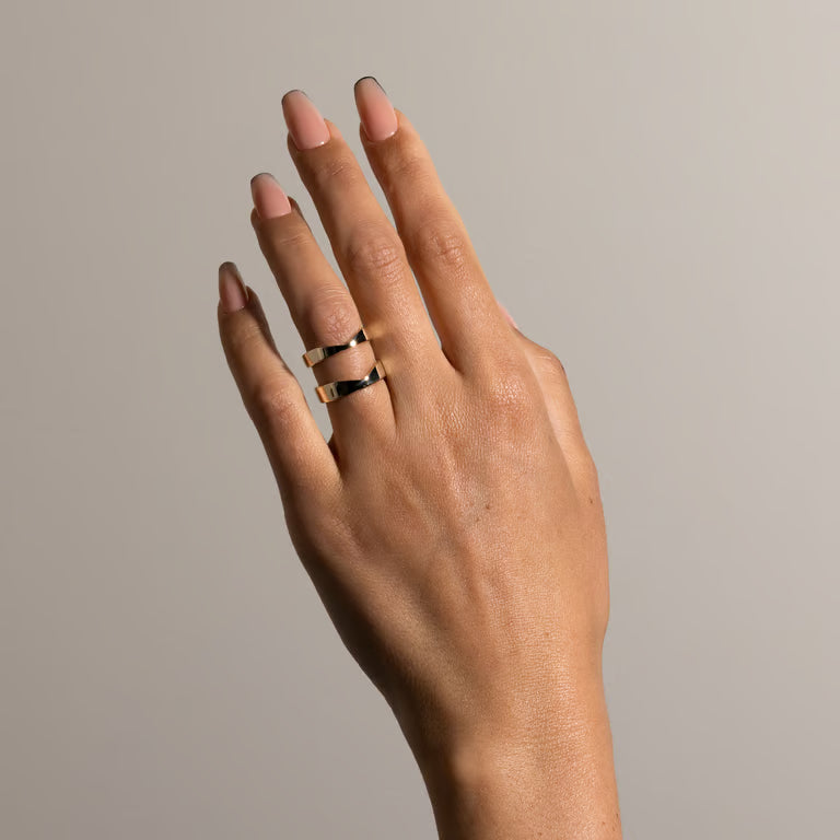 Magnolia- Curved Bold Wedding Band
