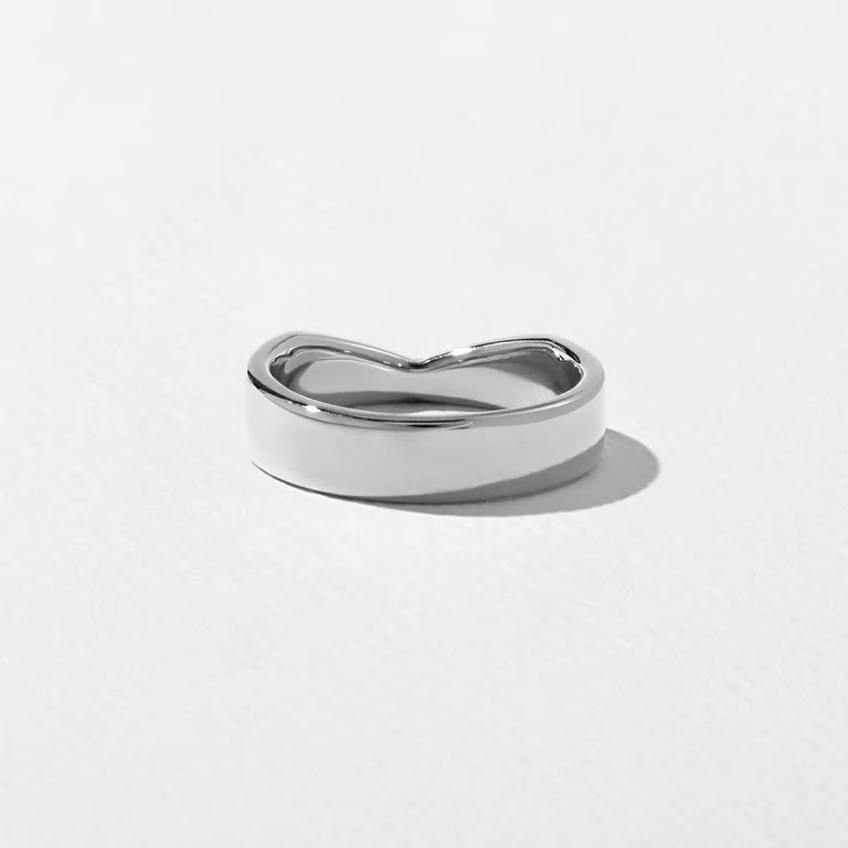 Magnolia- Curved Bold Wedding Band