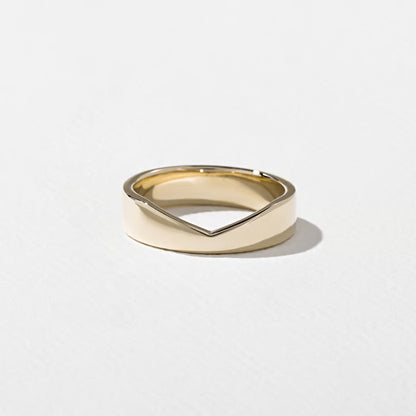 Magnolia- Curved Bold Wedding Band