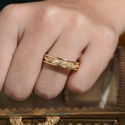 Round Moissanite diamond Men's Wedding Band