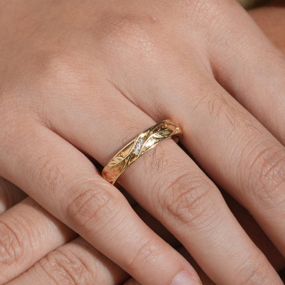 Round Moissanite diamond Men's Wedding Band