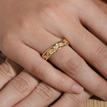 Round Moissanite diamond Men's Wedding Band
