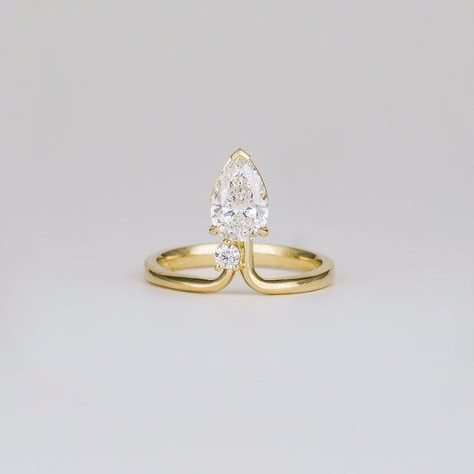 1.06 - 3.0 CT Pear Lab Grown Diamond Unique Engagement ring