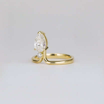 1.06 - 3.0 CT Pear Lab Grown Diamond Unique Engagement ring