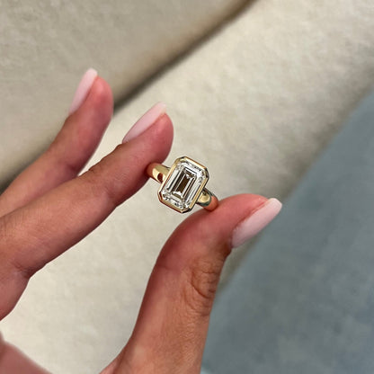 1.0-3.0 CT Emerald Lab Grown Diamond Bezel Engagement Ring
