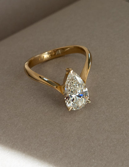 1.0 -3.0 CT Pear Shaped Lab Grown Diamond Soliatire Style Engagement Ring