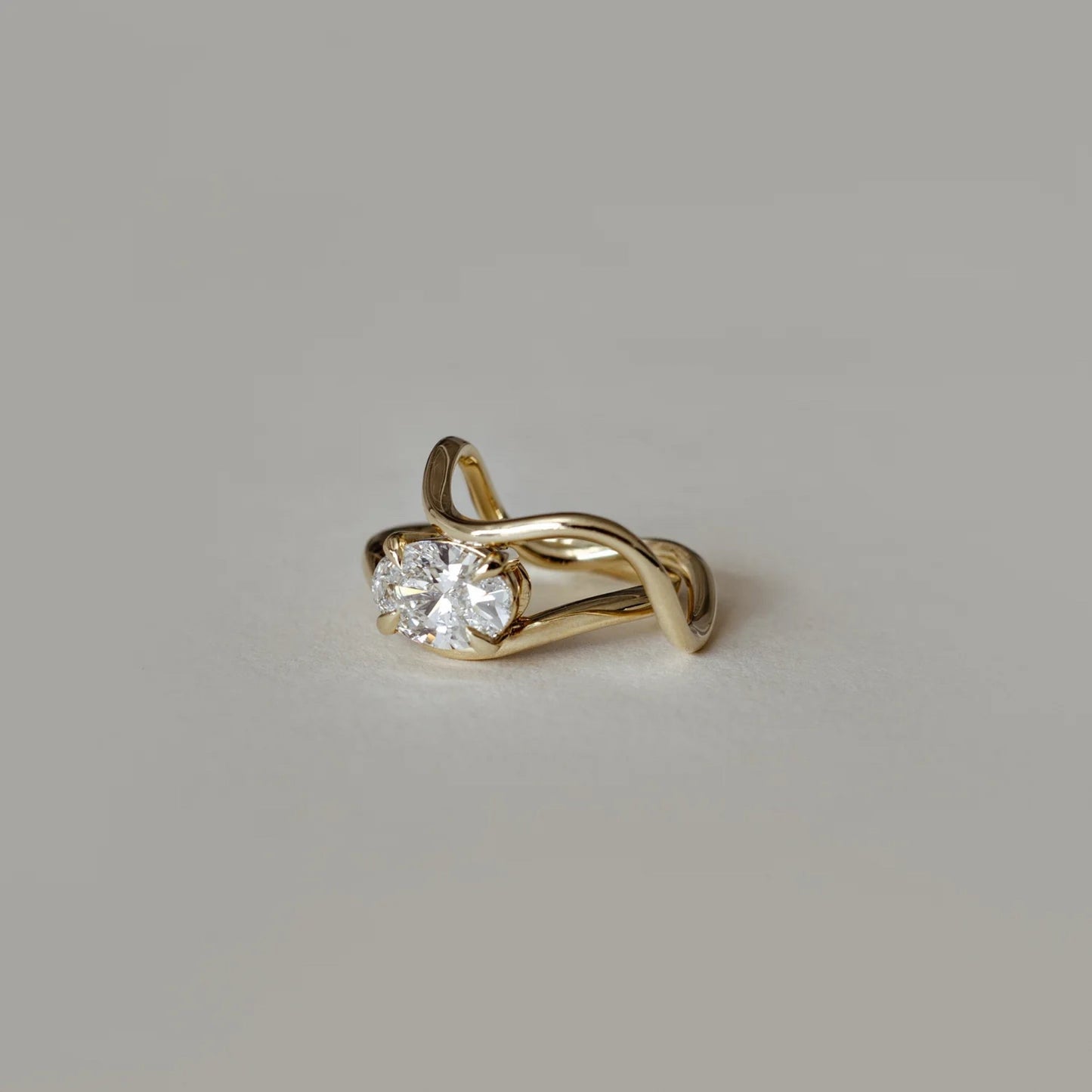 1.0 - 3.0 CT Oval Lab Grown Diamond Curved Engagement Ring