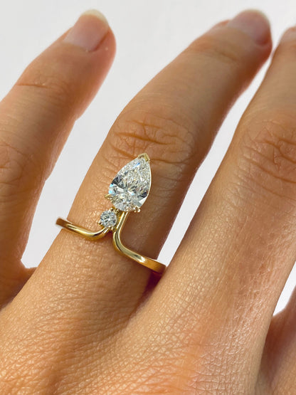 1.06 - 3.0 CT Pear Lab Grown Diamond Unique Engagement ring