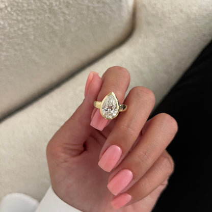 1.0-3.0 CT Pear Cut Lab Grown Diamond bezel Engagement Ring