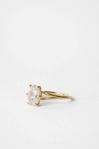 2.0 CT Oval Cut Solitaire Setting Moissanite Engagement Ring