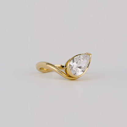 1.54-3.50 CT Pear Cut Lab Grown Diamond Unique Engagement ring