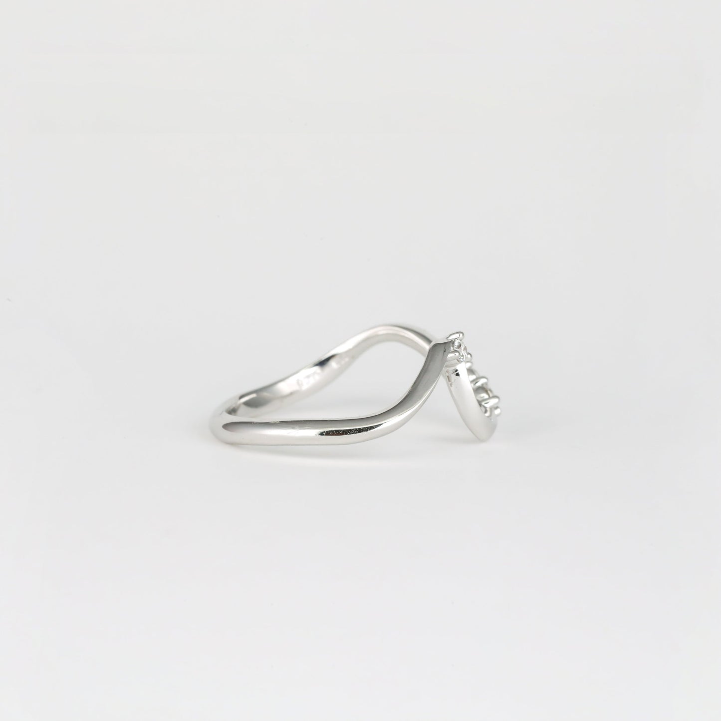 0.11 TCW Round Lab Grown Diamond Curved Wedding Band
