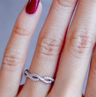 Twisted Wedding Band with 0.40 TCW Round Cut Moissanite