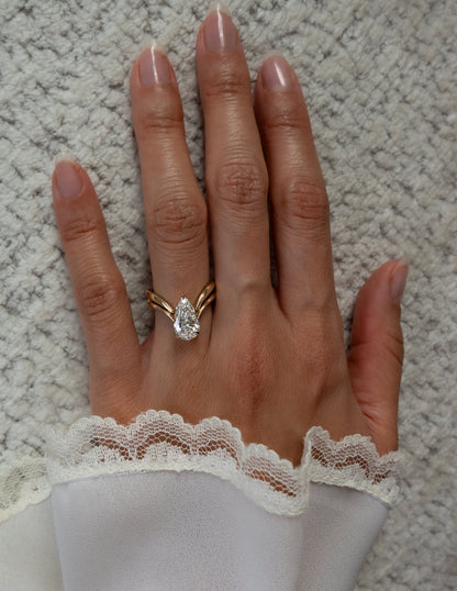 1.0 - 2.5 CT Pear Shaped Lab Grown Diamond Solitaire Style Bridal Set