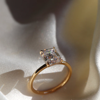 Solitaire Ring with 1.50 CT Emerald Moissanite