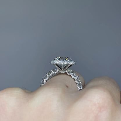 1.0 - 2.5 CT Round Cut Halo Style Moissanite Engagement Ring - crownmoissanite