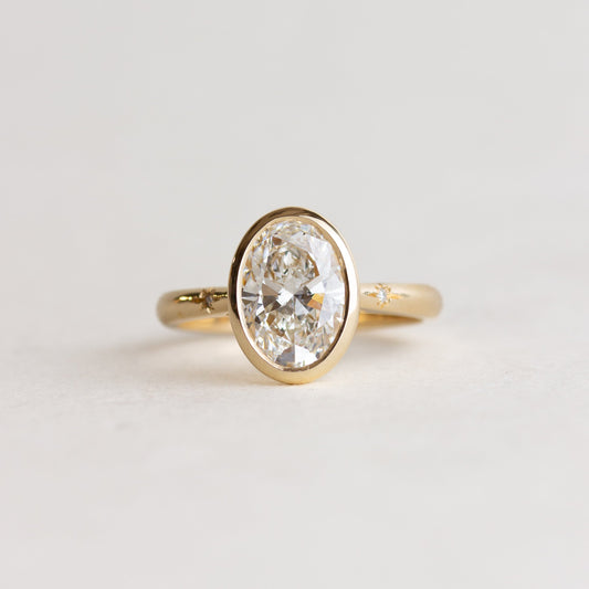 1.50–3.50 CT oval cut CVD lab grown diamond solitaire ring, F color, VS1 clarity, bezel set in white gold
