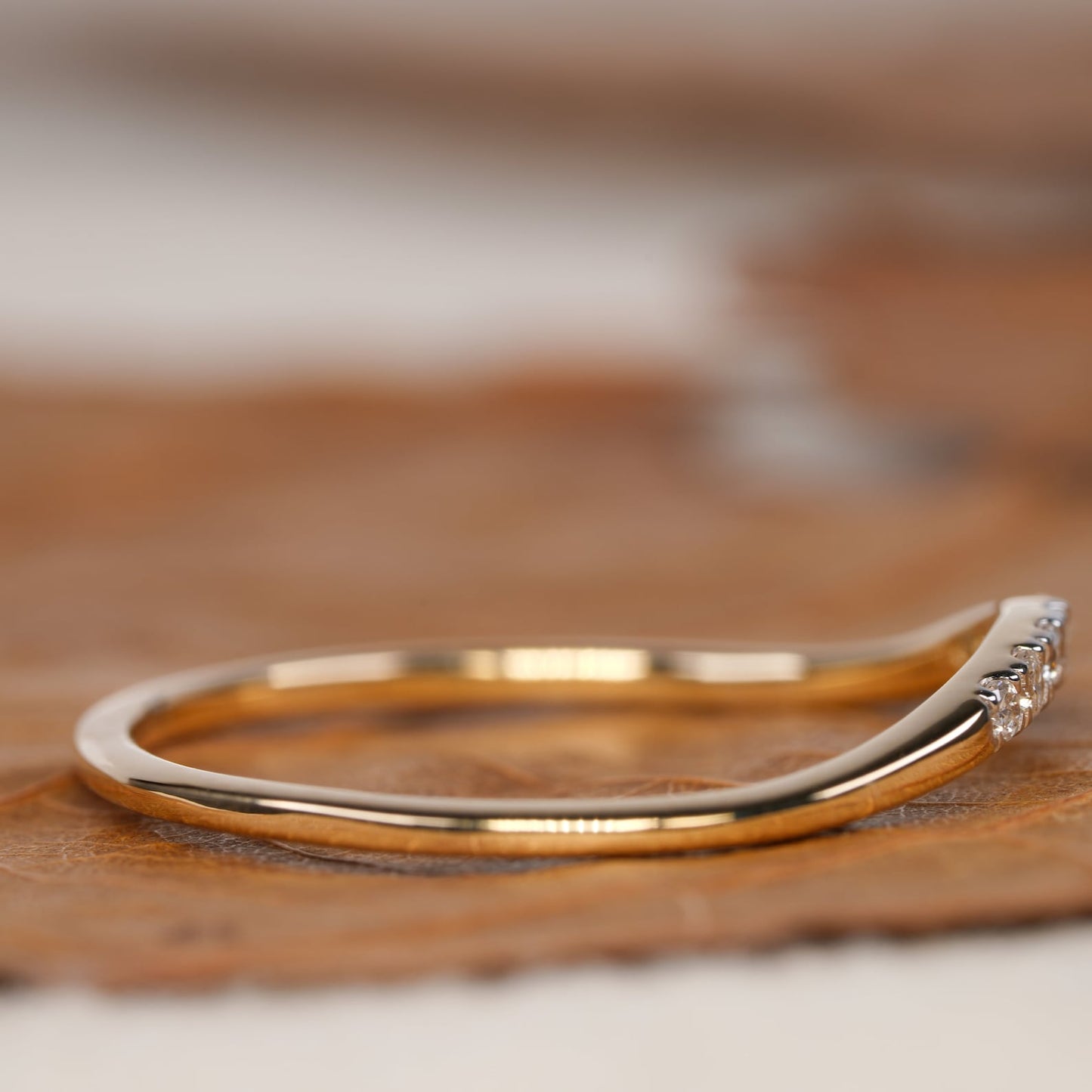 Curved Wedding Band with 0.05 TCW Round Cut Moissanite