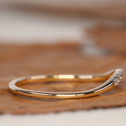 Curved Wedding Band with 0.05 TCW Round Cut Moissanite