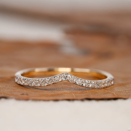 Curved Wedding Band with 0.15 TCW Round Cut Moissanite