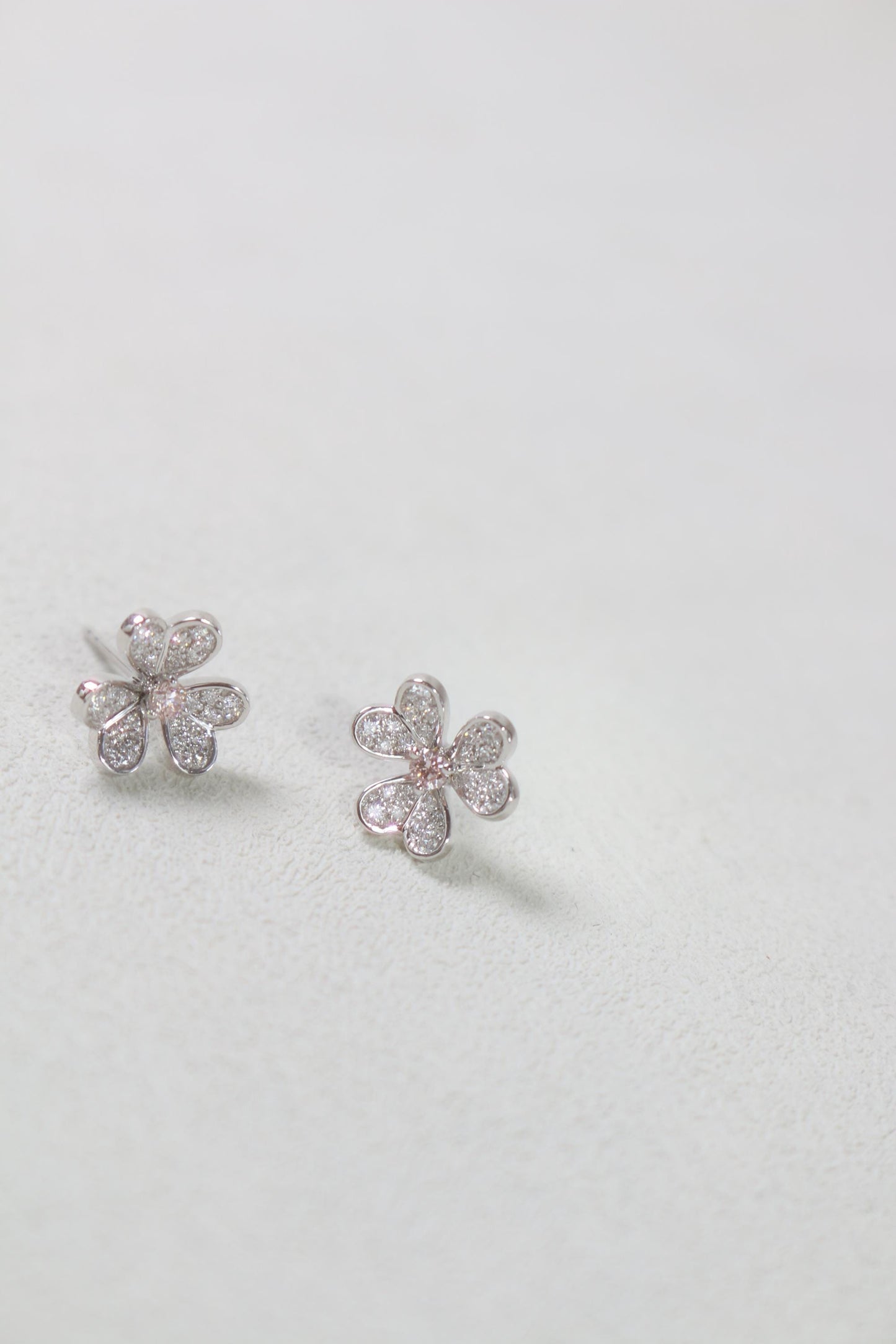 Leaf Stud Earrings with 0.10 TCW Round Cut Moissanite