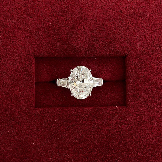 Oval cut CVD diamond three stone engagement ring