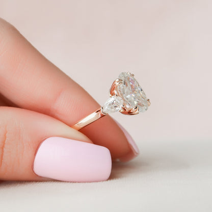 3.5 CT Oval Cut Three Stone Moissanite Engagement Ring - crownmoissanite