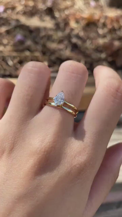 Solitaire Bridal Ring Set with 0.75 CT Pear Cut Moissanite