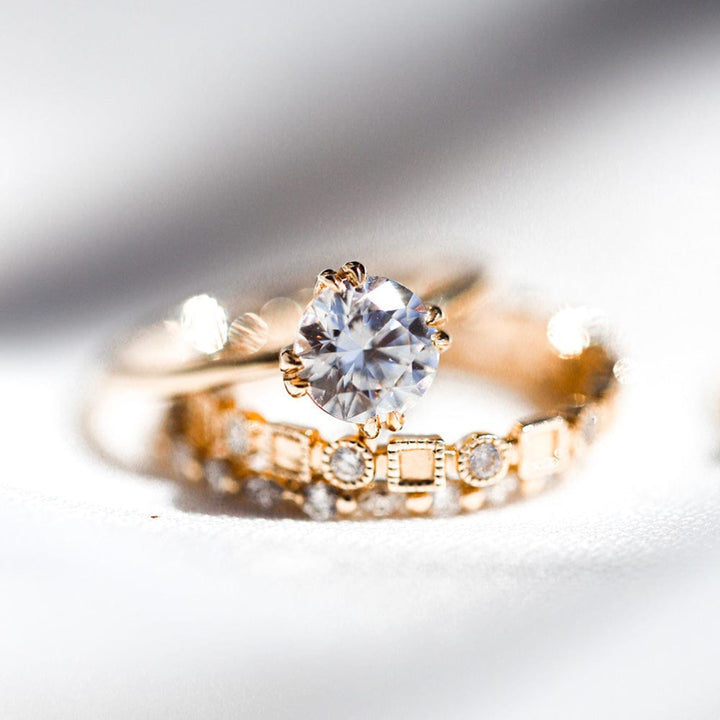 Solitaire Ring with 2.0 Ct Round Moissanite