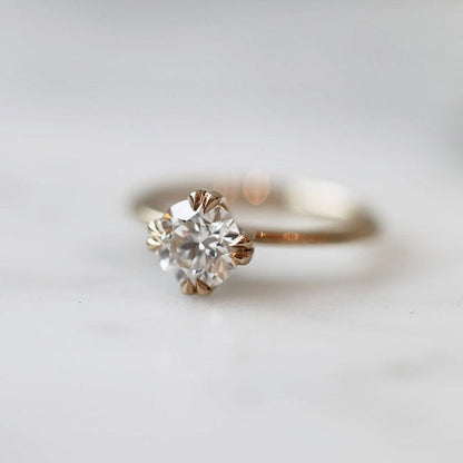 Solitaire Ring with 2.0 Ct Round Moissanite