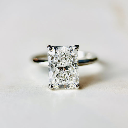 1.0–3.0 CT radiant cut CVD lab grown diamond solitaire engagement ring, E color, VS1 clarity, in white gold with prong setting