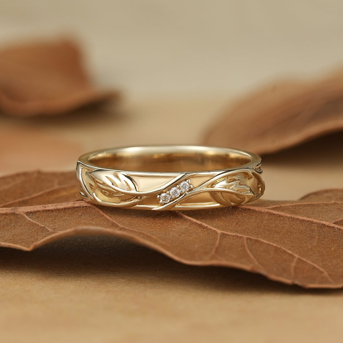 Round Moissanite diamond Men's Wedding Band