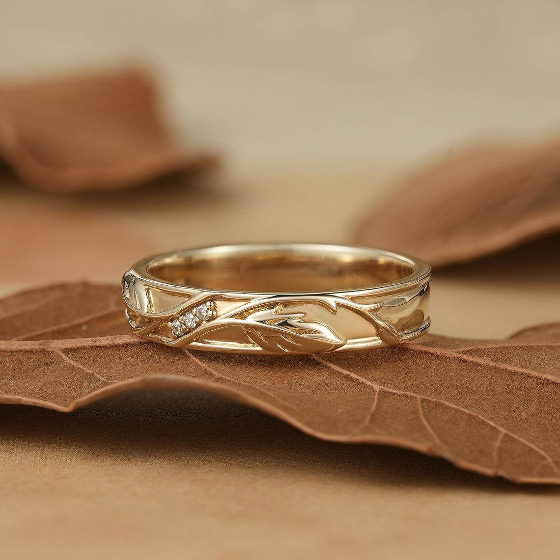 Round Moissanite diamond Men's Wedding Band