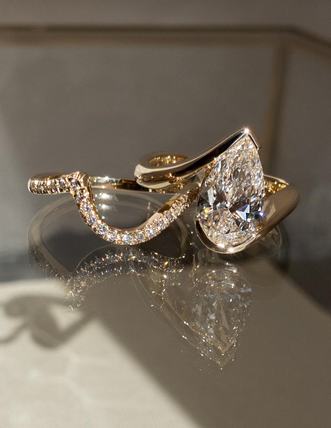 1.0 - 2.5 CT Pear Shaped Lab Grown Diamond Solitaire Style Bridal Set